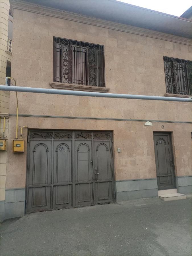 Hero Hostel Yerevan Ngoại thất bức ảnh